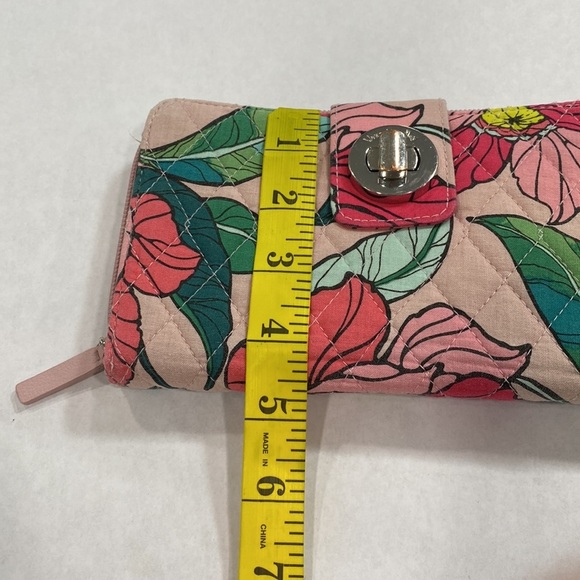 Vera Bradley tropical Paradise floral wallet - Picture 8 of 8